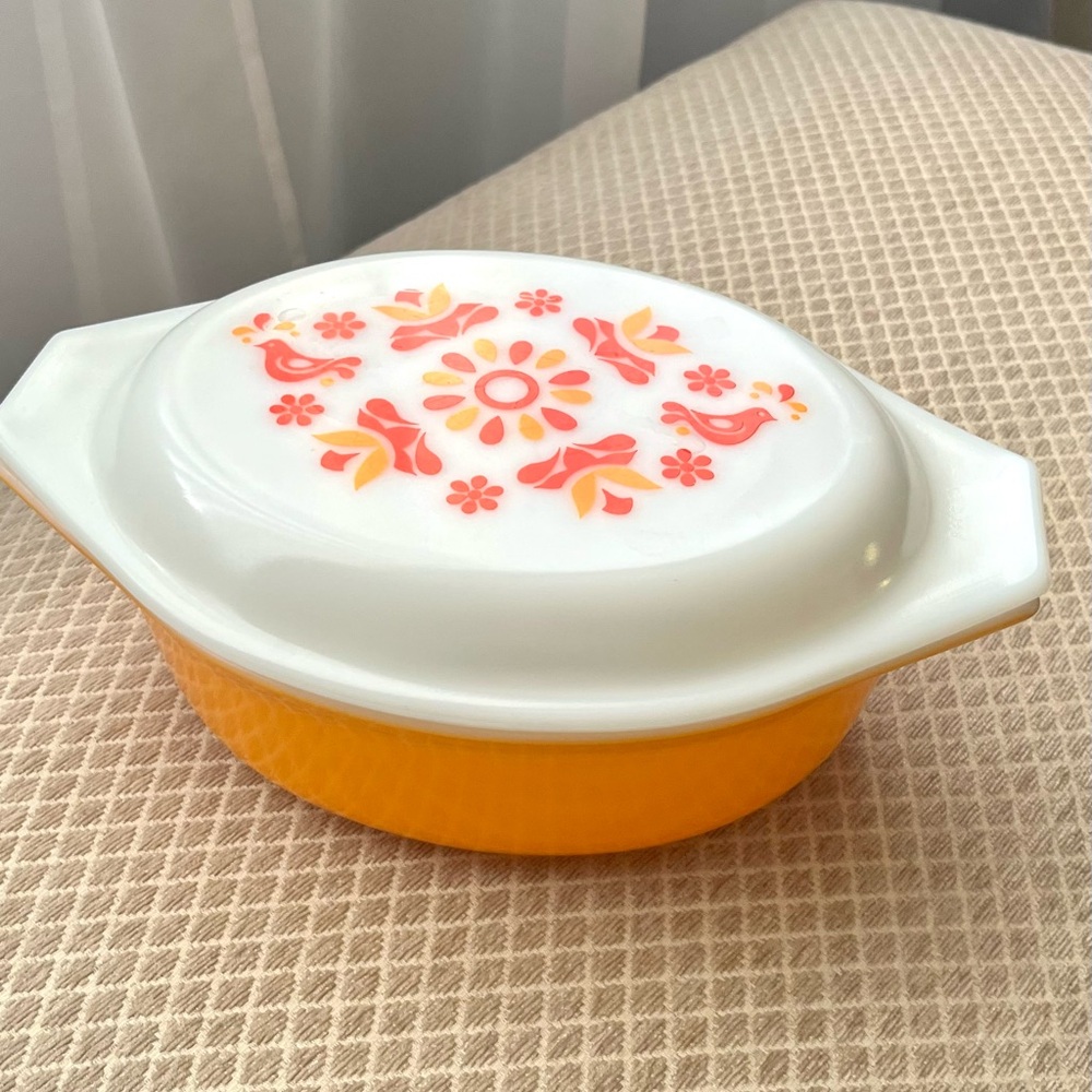 Vintage Friendship Pyrex casserole